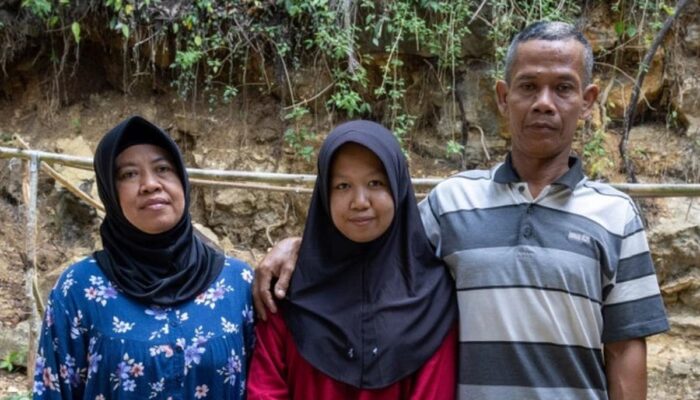 Ketekunan Risti Antar Putri Buruh Proyek Lolos ke UGM,Kini dapat UKT nol