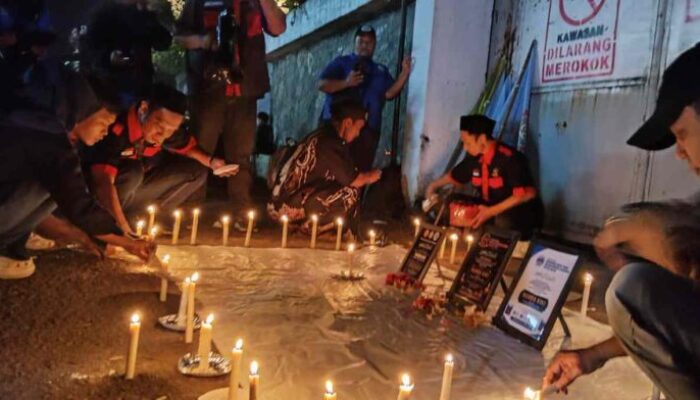 Nyawa Buruh Melayang, Forum Solidaritas Tabur Bunga di Gerbang PT APL, Desak Hentikan Kerja 12 Jam