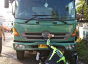 Truk Diduga Rem Blong Tabrak Pengendara dan Pejalan Kaki di Dekat Pabrik PT Pei Hai Jombang, Dua Orang Buruh Pabrik Tewas