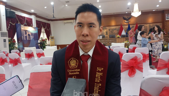 Martin Triadmaja Hendriadi Raih Gelar Doktor Cumlaude, Tawarkan Rekonstruksi Aturan Upah Minimum Pasca Putusan MK