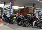 Bobby Sebut Antrean BBM Dipicu Pemberhentian Sopir Tangki, Pertamina Bantah Ada PHK Massal