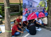 Puluhan Buruh Korban PHK PT SGS Jombang Dirikan Tenda di Depan Disnaker, Desak Mediasi Segera Digelar