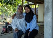 Melawan Batas Keterbatasan: Kisah Dua Putri Buruh Serabutan Asal Ponorogo Lolos UGM Lewat Beasiswa 100%