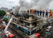 Kebakaran Melanda Gedung di Cikini, 10 Pekerja Terjebak di Atap Berhasil Dievakuasi Selamat