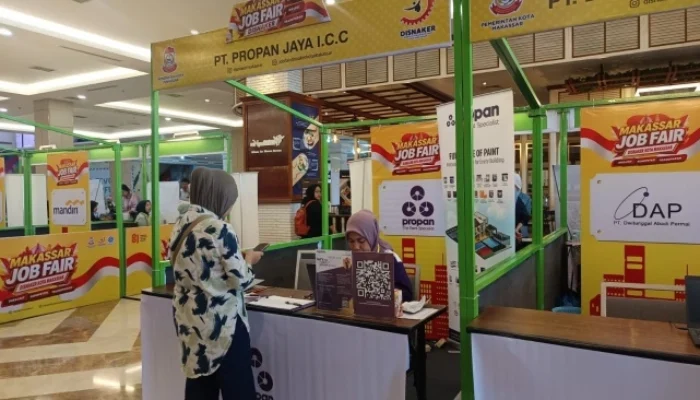 Lulusan Terbaik Undip Masih Menganggur, Rela Melamar Jadi Operator Produksi