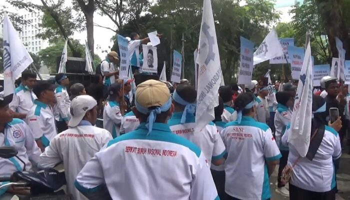 Ratusan Buruh Demo di DPRD Sumut, Desak Pemerintah Hapus Outsourcing