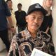 Buruh Harian Berijazah SD Berhasil Antarkan Anak Raih Gelar Sarjana