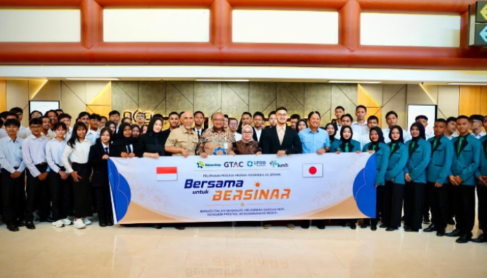 Wamenkop Lepas 86 Pekerja Migran ke Jepang, Dorong Koperasi Jadi Pilar Pencipta Lapangan Kerja Internasional