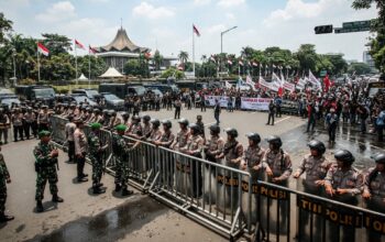 4.998 Personel Gabungan Dikerahkan Amankan Demo di Kawasan DPR/MPR RI