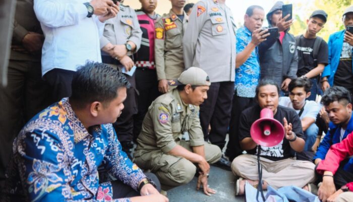 Bupati Bantaeng Temui Massa Solidaritas Helm Kuning, Bahas PHK di Huadi Group