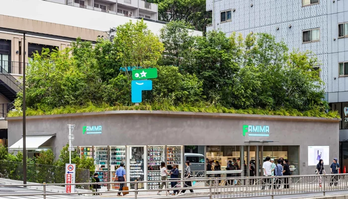 FamilyMart Jepang Izinkan Karyawan Muslimah Berhijab, Model Indonesia Ranisa Rahman Jadi Sorotan