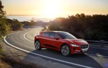 JLR Pangkas 4.000 Pekerjaan, Industri Otomotif Eropa Makin Tertekan