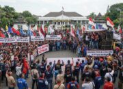 Buruh di Jogja Geruduk Kantor Gubernur DIY, Tantang Sultan Buktikan Keistimewaan untuk Pekerja