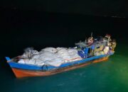 Kapal Kayu Bawa Elektronik hingga Kosmetik Tanpa Dokumen Ditangkap di Pulau Mubut Batam