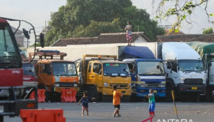 Ratusan Truk GSJT Kepung Surabaya, Soroti Barcode BBM Subsidi hingga Kemacetan Ketapang