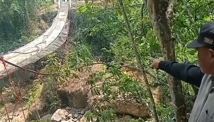 Jembatan Gantung Pongpet Pangandaran Putus Saat Bupati Melintas, KSAD Minta Maaf